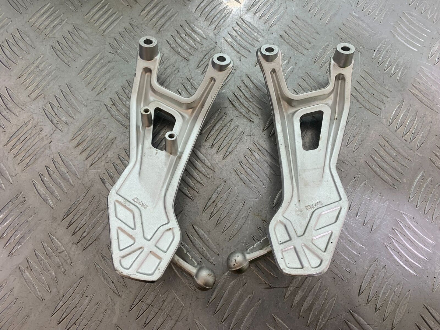 BENELLI TORNADO TNT 125 REAR HANGERS AND PEGS YEAR 2024 (CMB1090)