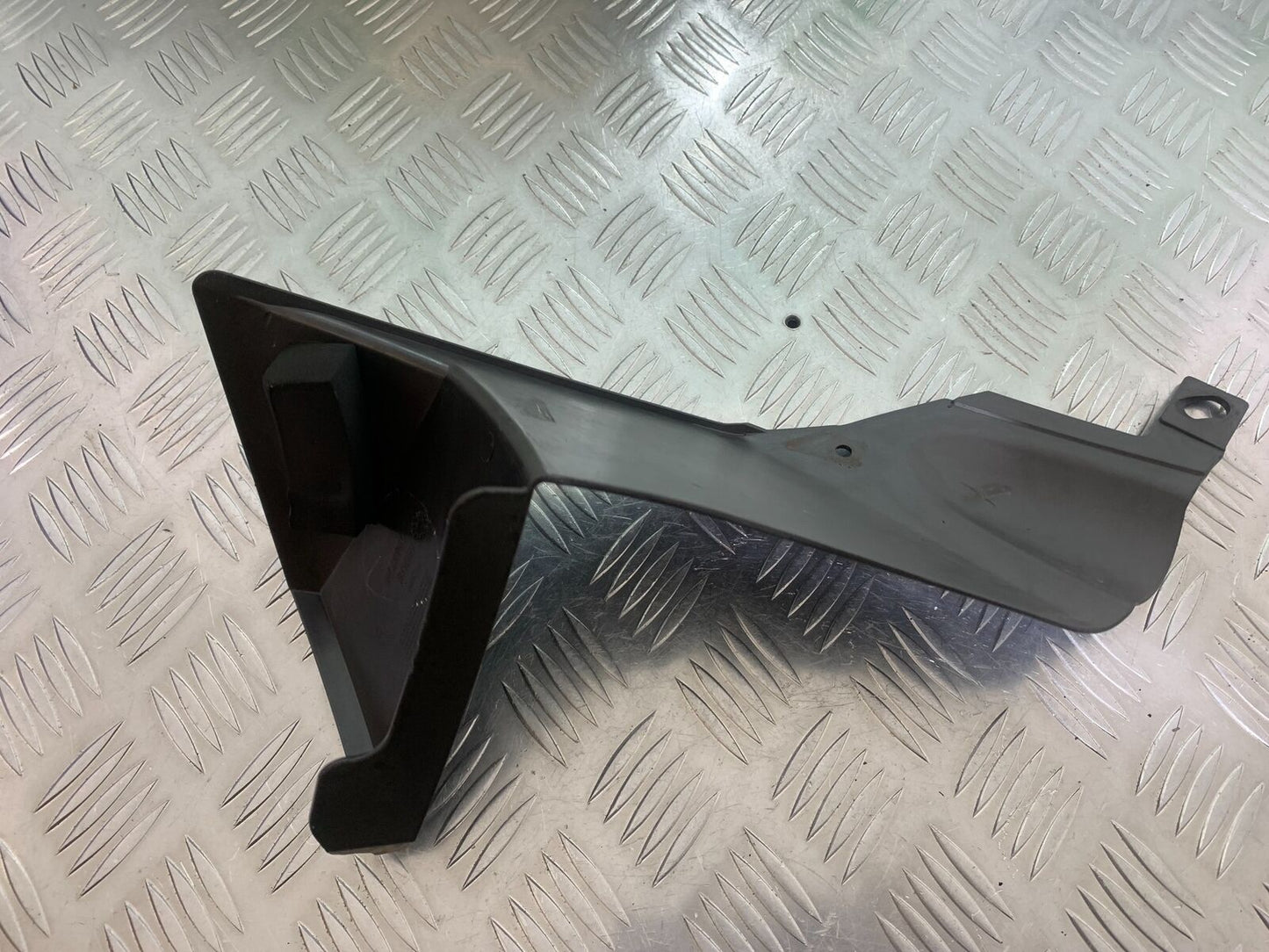 TRIUMPH 600 DAYTONA LEFT TOP FAIRING INFILL PANEL YEAR 2003-2006 (STOCK 999)
