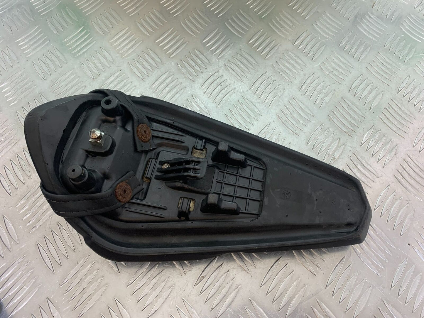 APRILIA RS4 125 REAR SEAT YEAR 2011-2016 (STOCK 994)