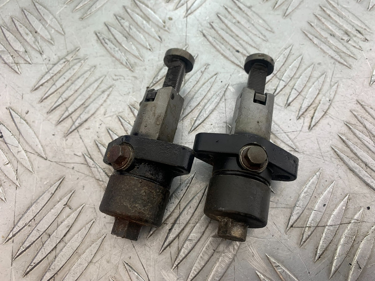 KAWASAKI VN1500 CLASSIC CAM CHAIN ADJUSTERS YEAR 1999 -2006 (CMB1166)