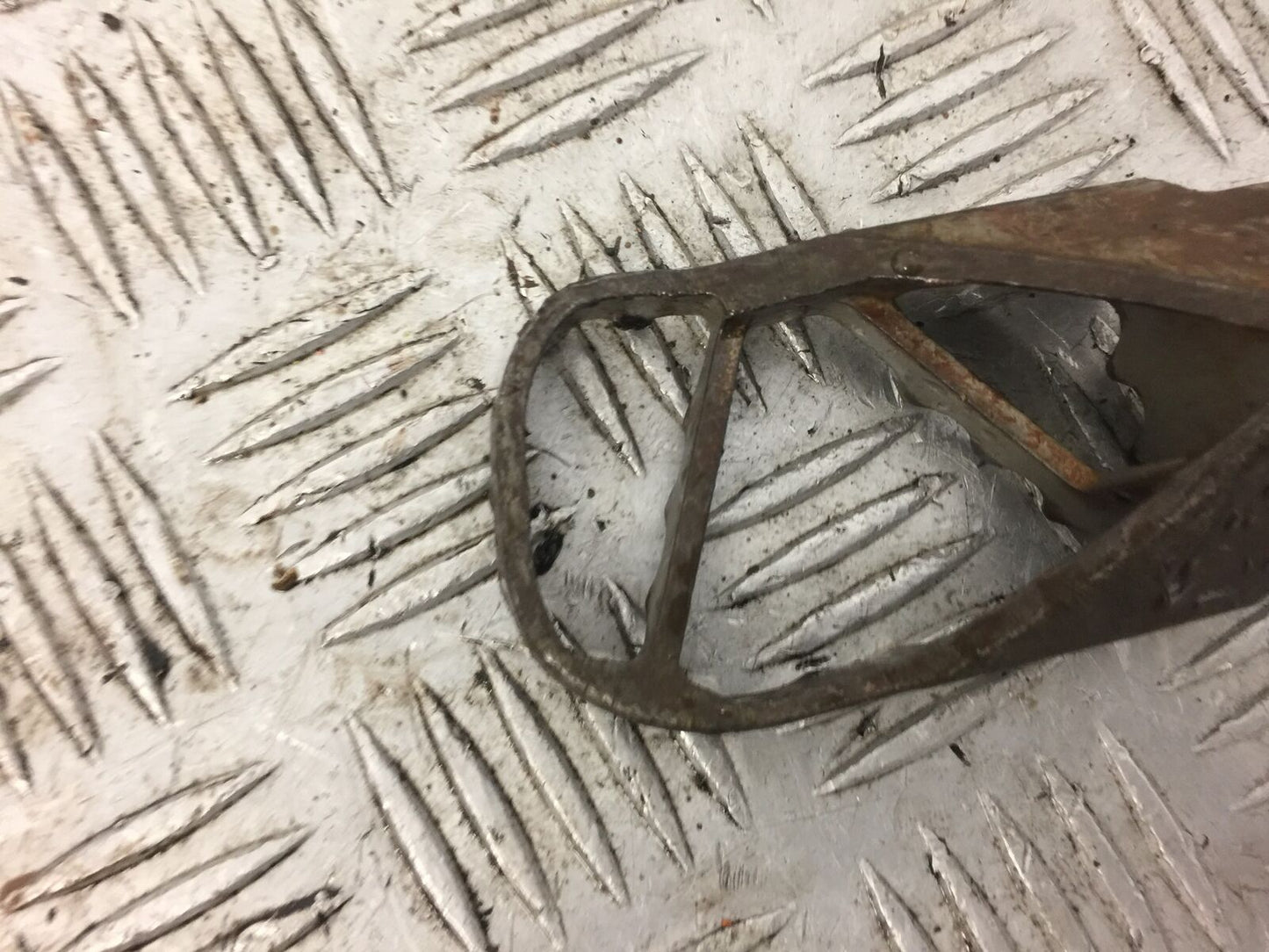 KTM450 KTM 450 EXC LEFT PEG YEAR 2004 (STOCK 520)
