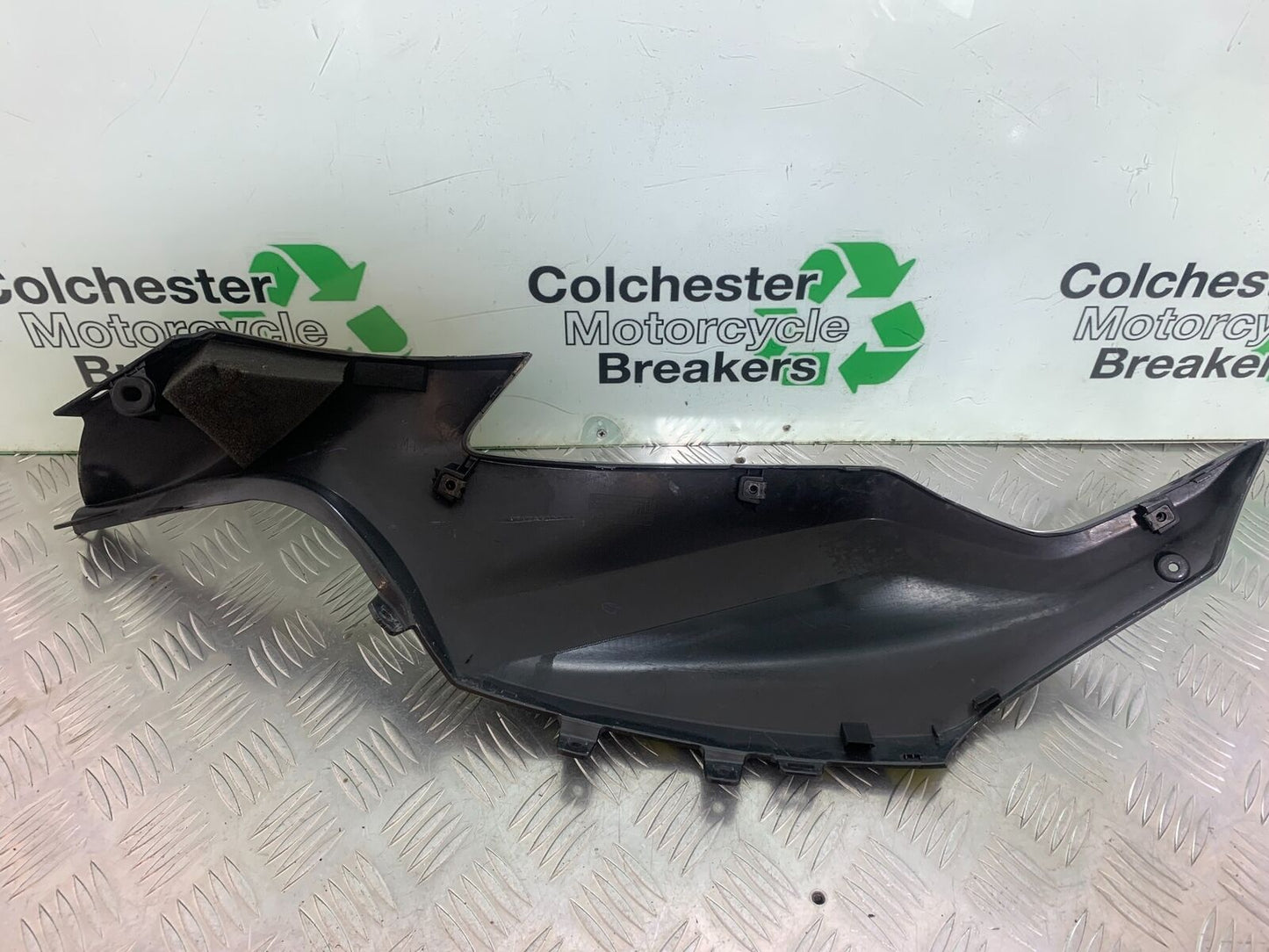 YAMAHA MT07 MT-07 RIGHT TANK PANEL YEAR 2014 (STOCK 995)
