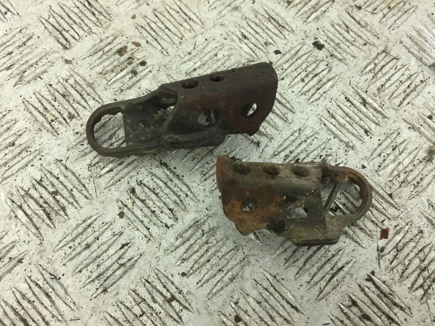 YAMAHA DTR125 DTR 125 DT125 R FRONT PEGS YEAR 1992 (STOCK 712)