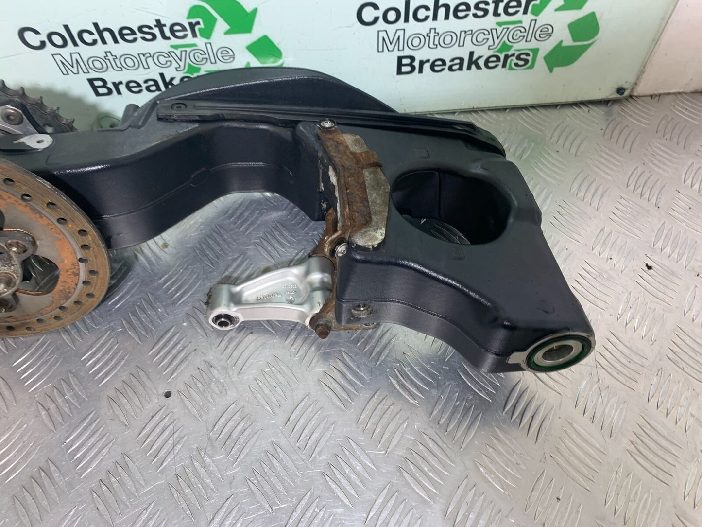 TRIUMPH 1050 SPRINT ST SWINGARM YEAR 2004-2007 (CMB1089)