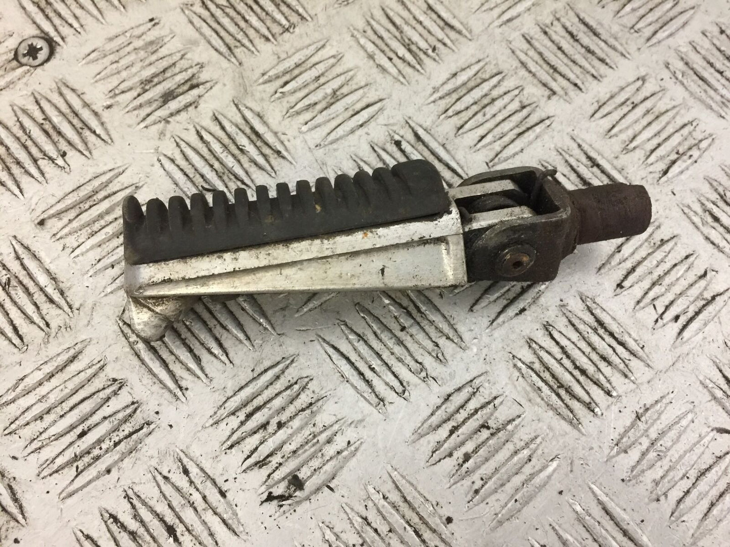 YAMAHA XJR1300 XJR 1300 FRONT LEFT PEG YEAR 1999-2005 (STOCK 708)