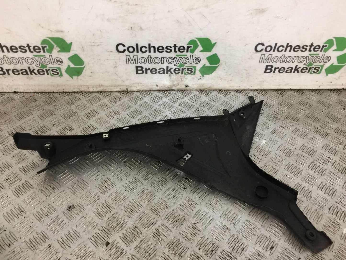 SUZUKI GSX-S 125 RIGHT INFILL PANEL YEAR 2017-2020 (STOCK 779)