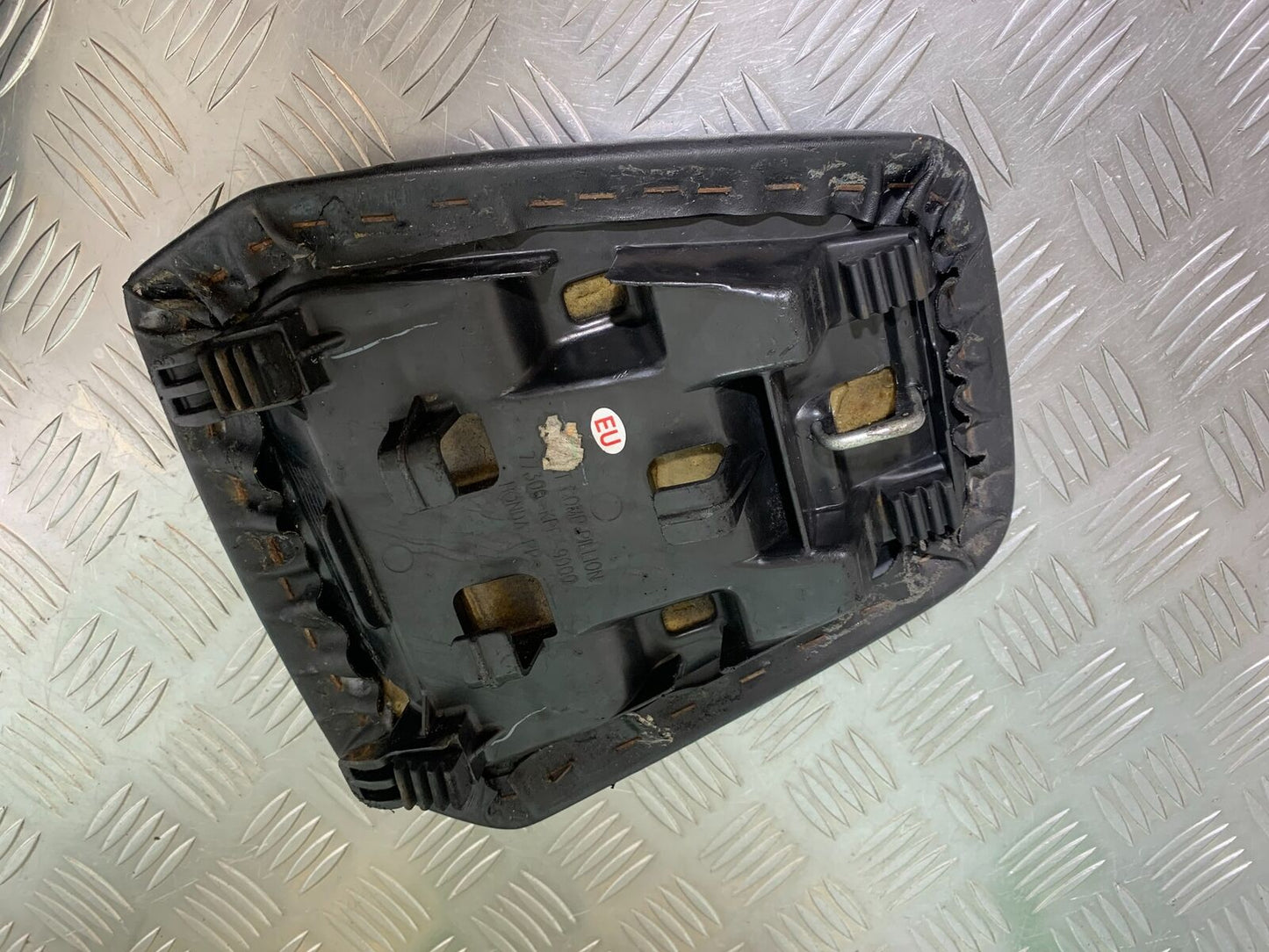 HONDA CBR125 CBR 125 REAR SEAT YEAR 2007-10 (CMB1004)