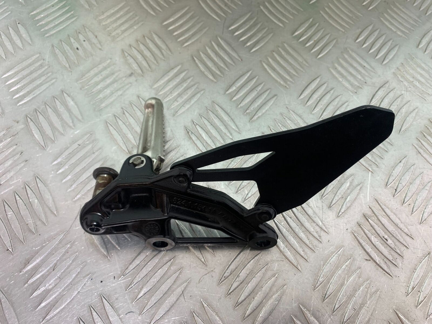 DUCATI STREETFIGHTER 848 FRONT LEFT HANGER AND FOOTPEG YEAR 2011-2016 (CMB1050)