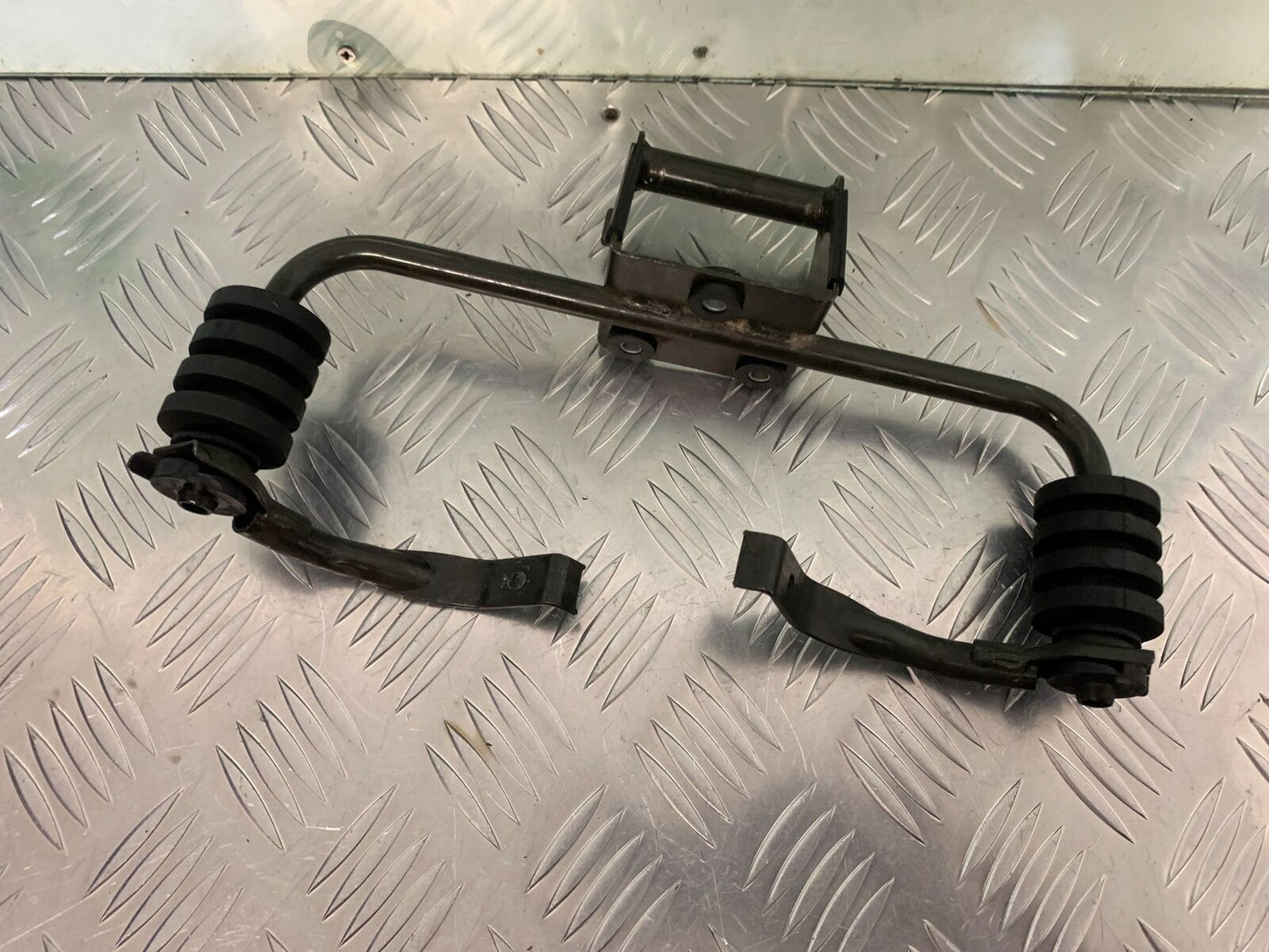 SUZUKI DL 650 V-STROM TANK BRACKET YEAR 2006 2011 (STOCK 954)
