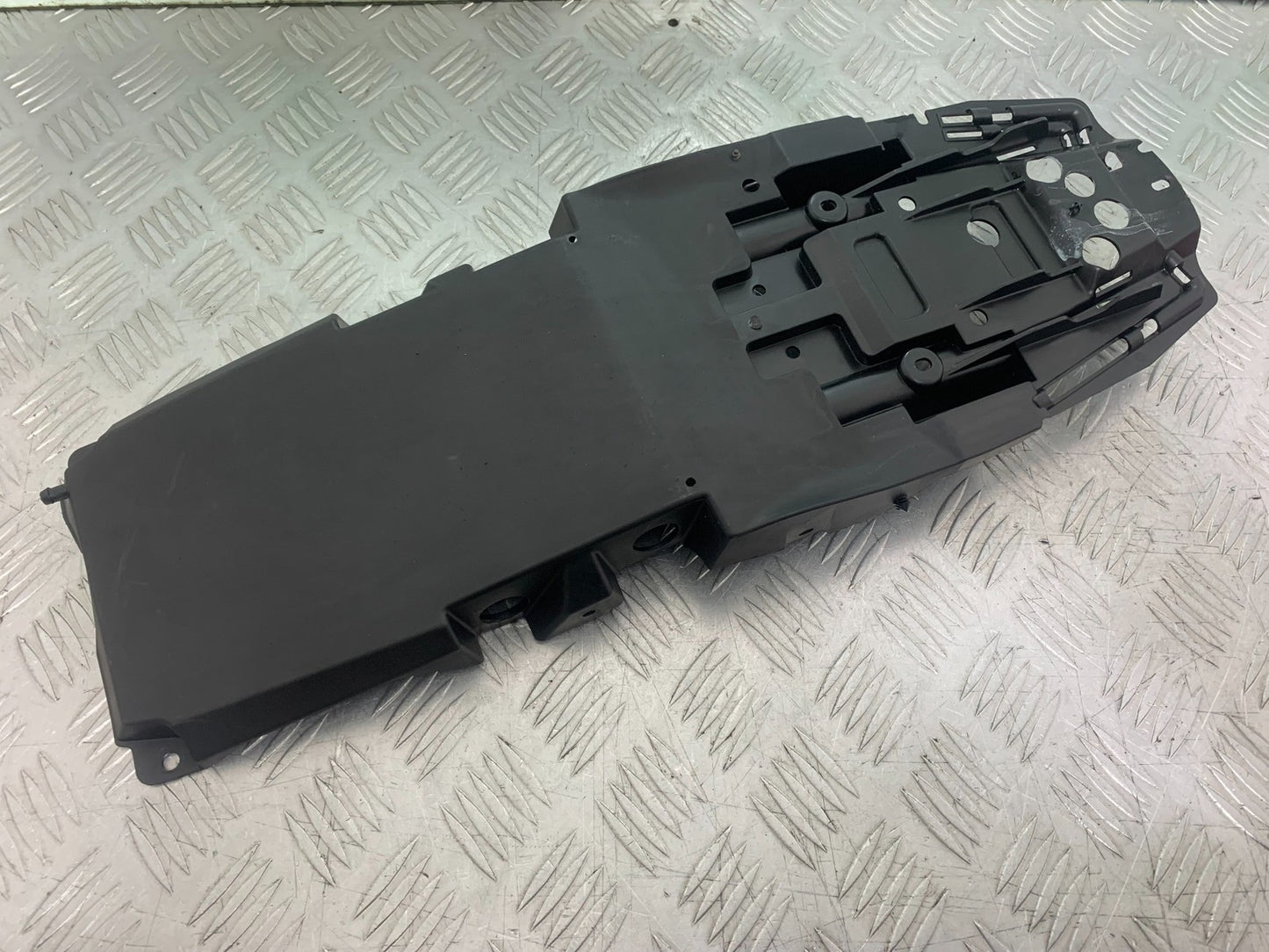 TRIUMPH 675 STREET TRIPLE RX UNDERTRAY 2015- 2017 (CMB1299)