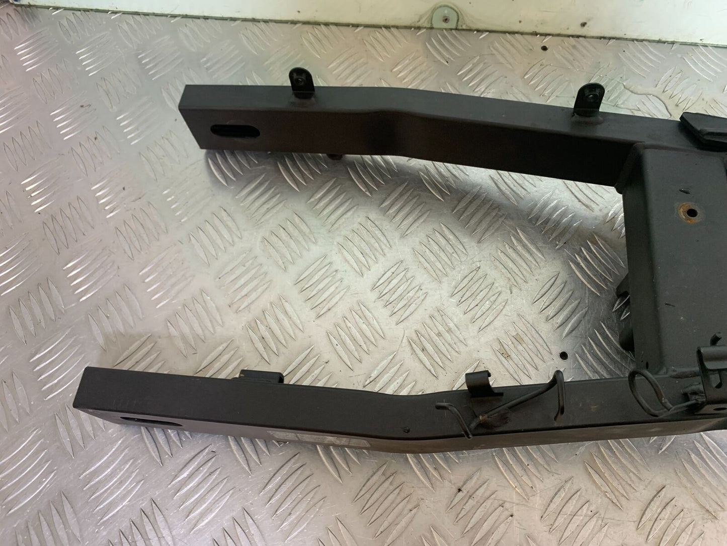 KAWASAKI NINJA 400 EX 400 SWINGARM YEAR 2024 (CMB1075)