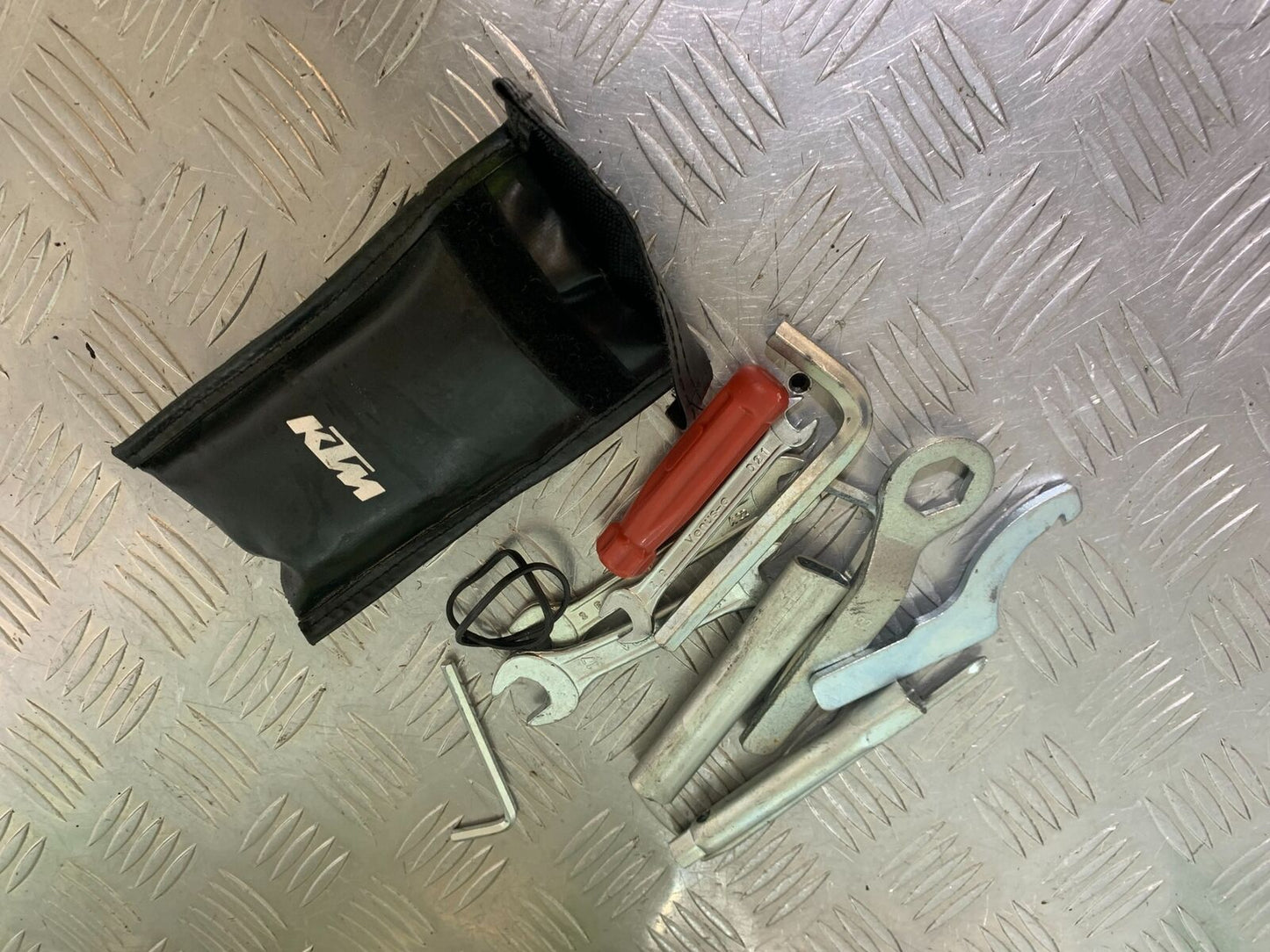 KTM 125 DUKE TOOL KIT YEAR 2018-2023 (CMB1083)