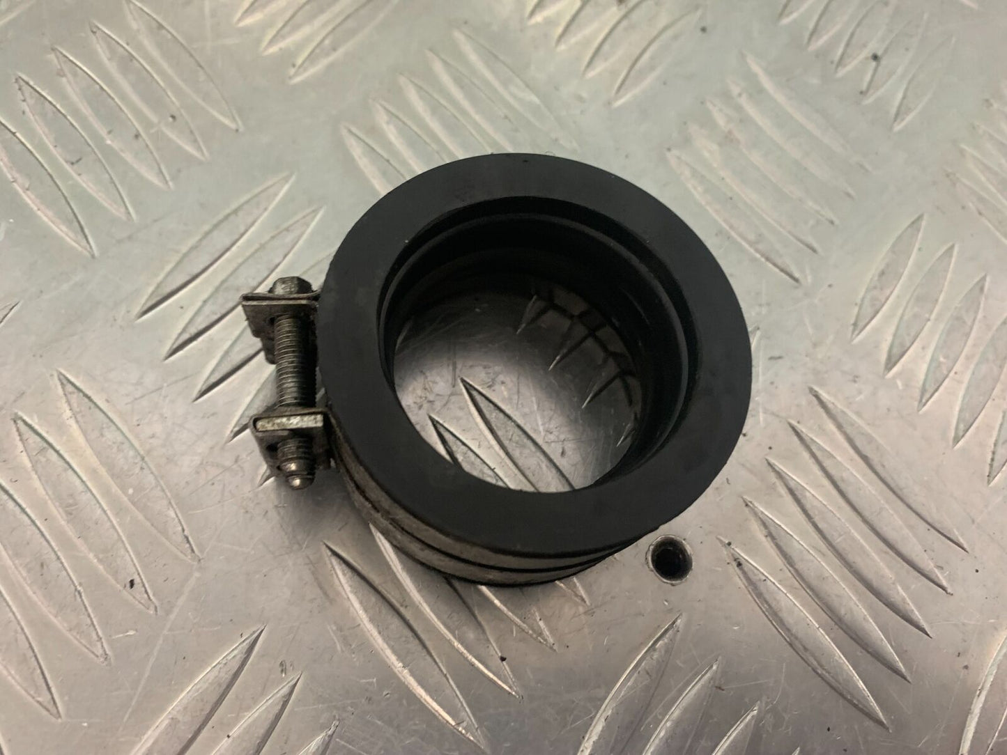 KTM 640 DUKE 2 CARB RUBBER YEAR 2000-2006 (STOCK 988)