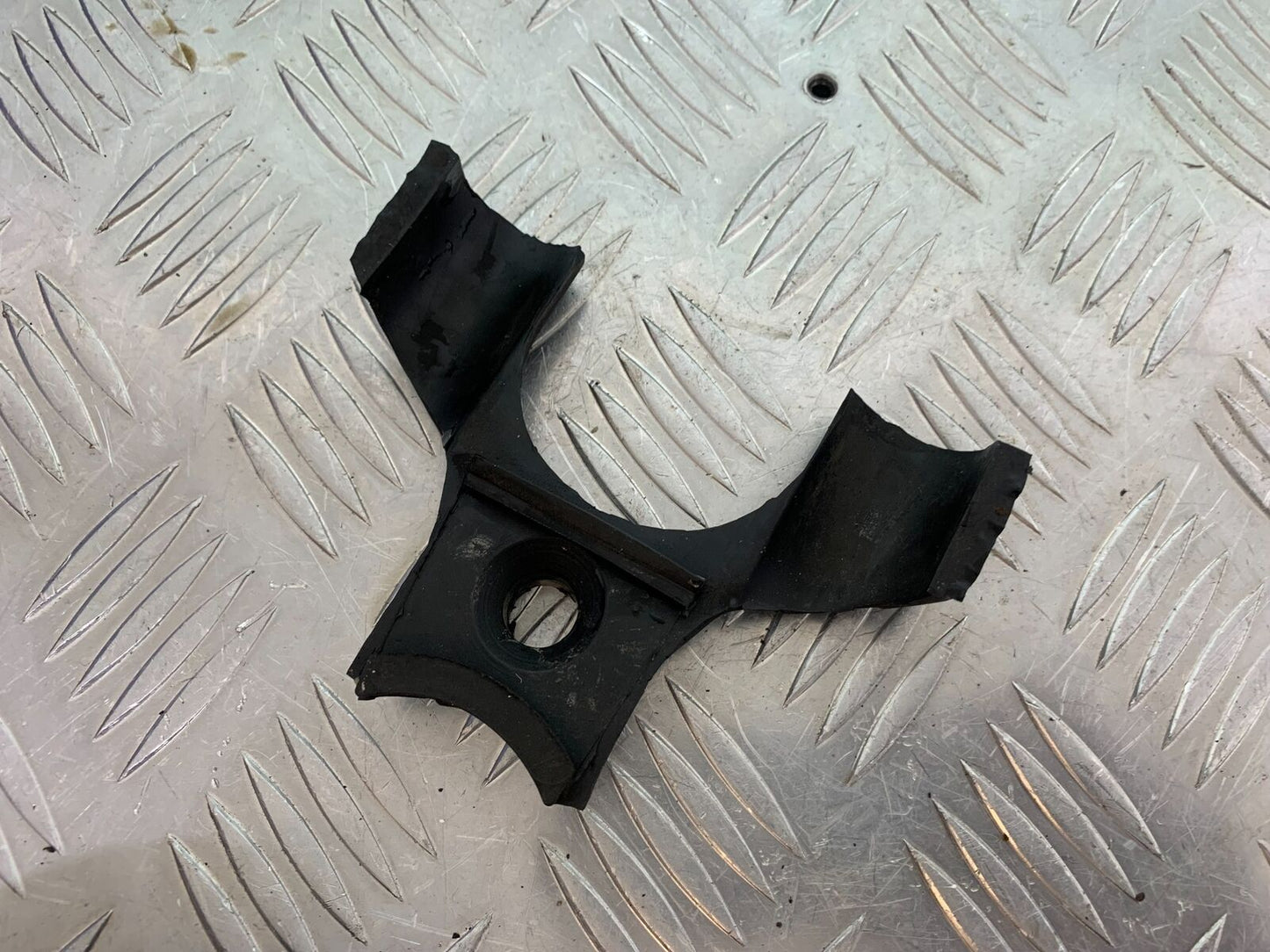 YAMAHA XV750 XV 750 VIRAGO PETROL TANK RUBBER YEAR 1992 (CMB1016)