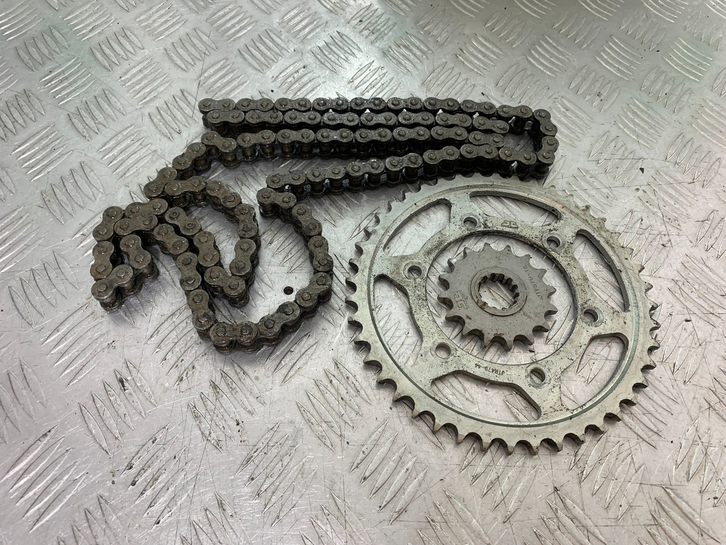 YAMAHA FZS1000 FAZER CHAIN AND SPROCKETS (USED) YEAR 2001-05 (CMB1275)