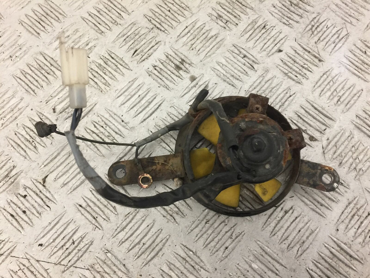 HONDA CBR125 CBR 125 RADIATOR FAN YEAR 2004-06 (STOCK 688)