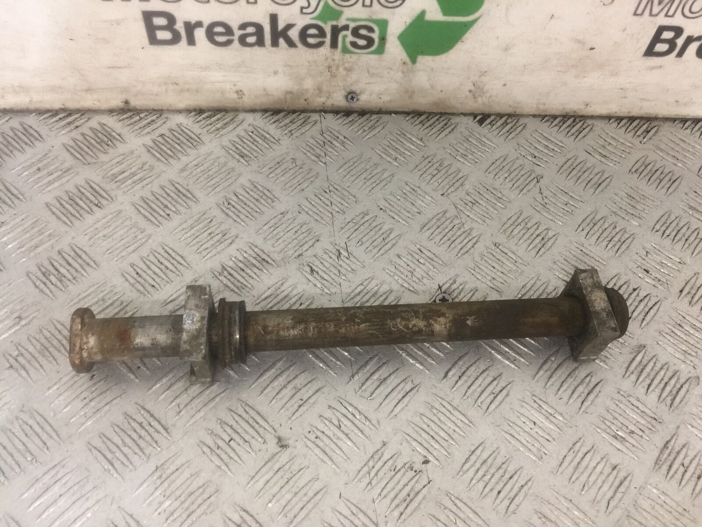 APRILIA 850 MANA AUTOMATIC REAR WHEEL SPINDLE YEAR 2007-2012 (STOCK 875)