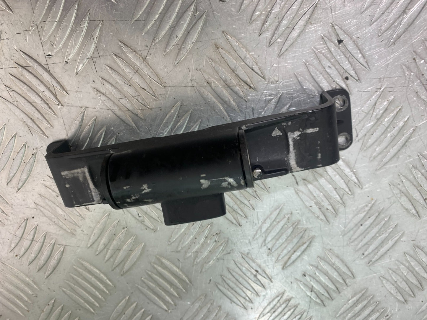 YAMAHA YZF R1 4C8 PETROL TANK BRACKET YEAR 2007-2008 (CMB1237)