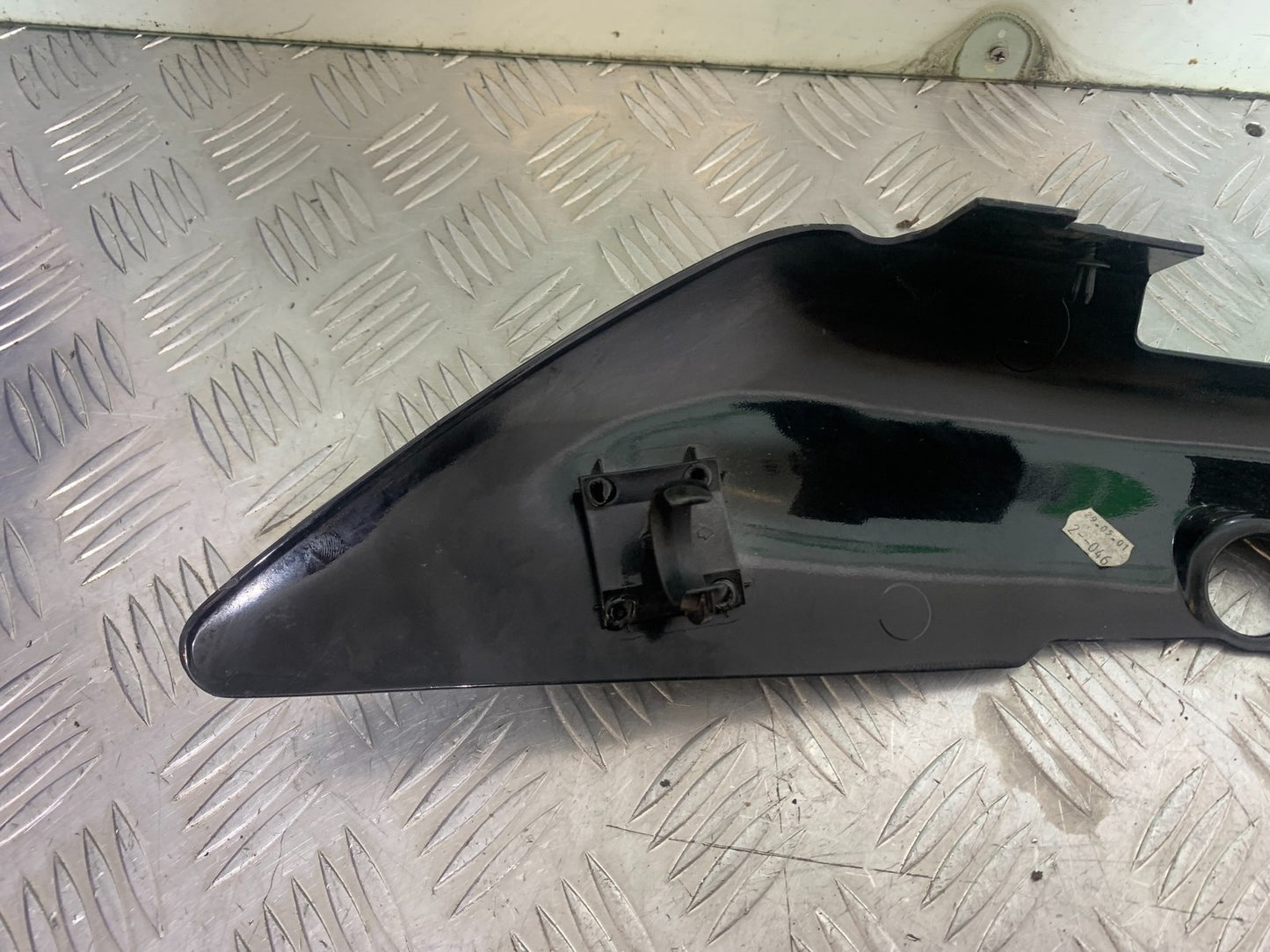 BMW R850 R R850R LEFT SEAT PANEL YEAR 1994-2002 (CMB1170)