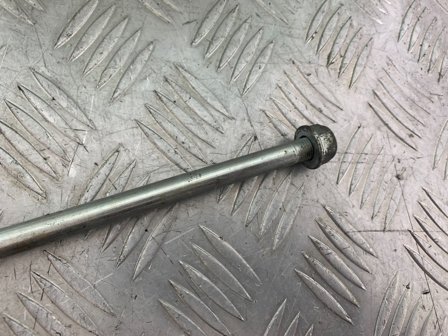 HONDA CBF125 CBF 125 SWINGARM SPINDLE YEAR 2009-14 (CMB1172)