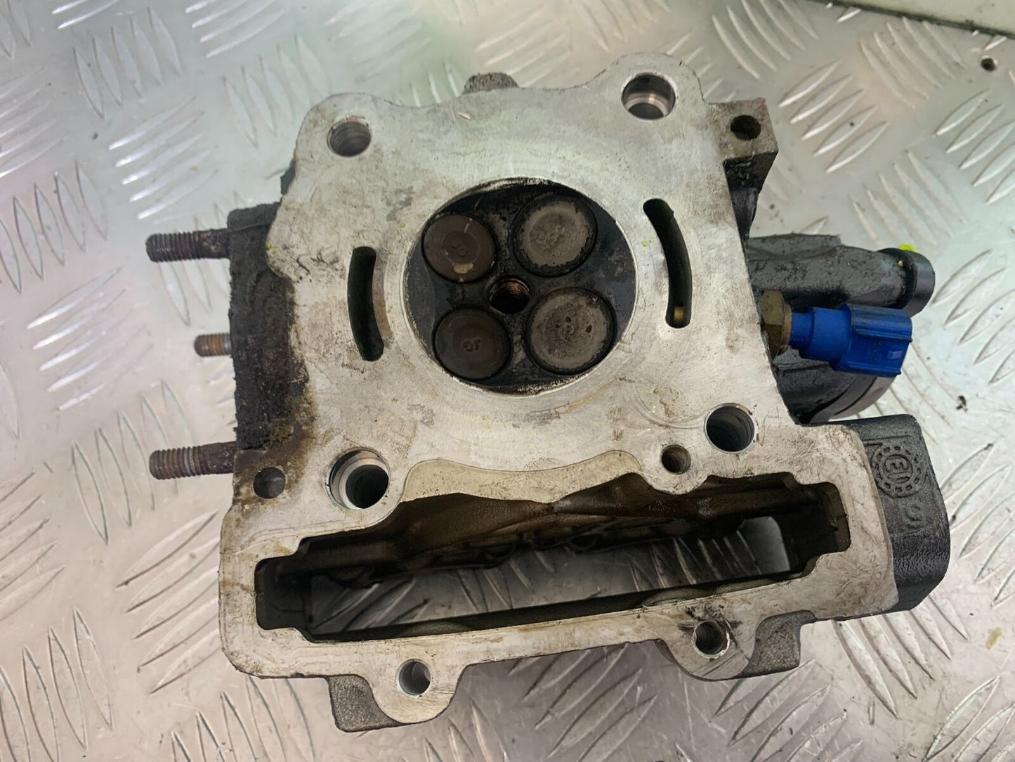 KTM DUKE 125 CYLINDER HEAD AND CAMS YEAR 2012 -2016