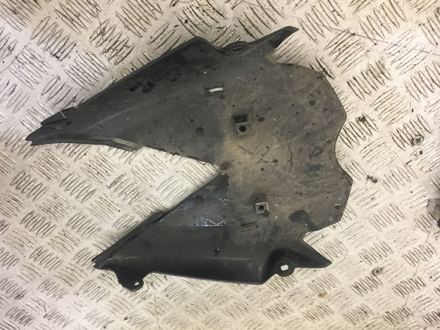 TRIUMPH 675 STREET TRIPLE UNDERTRAY YEAR 2016 (STOCK 674)