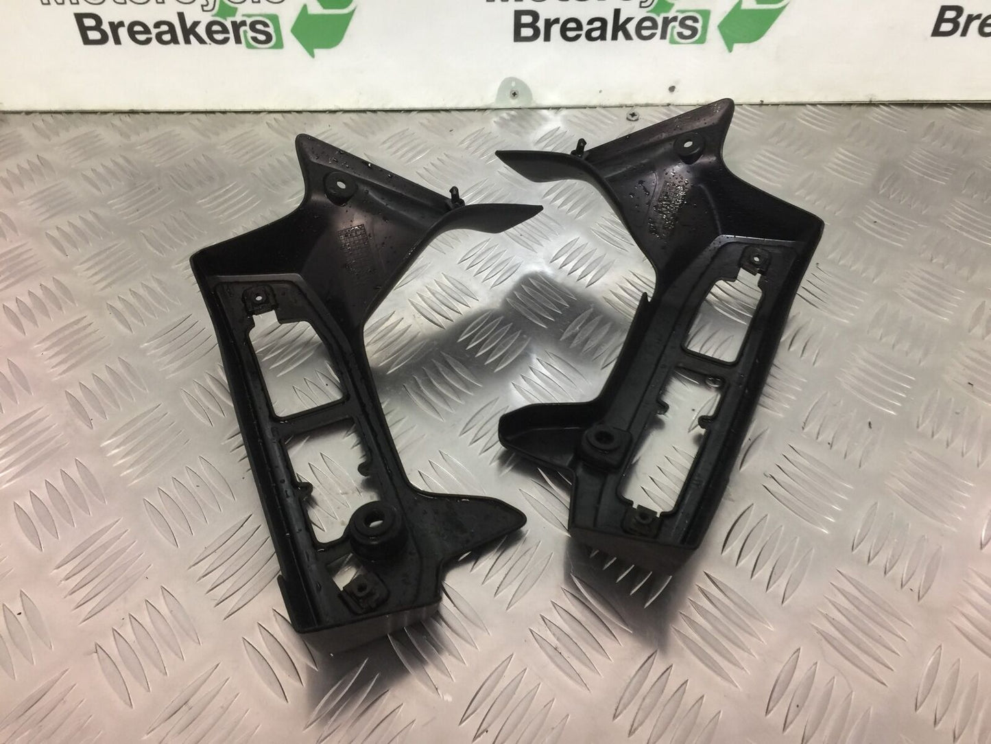 KAWASAKI VN 650 VULCAN LEFT & RIGHT RADIATOR COVERS YEAR 2017-2021 (STOCK 924)