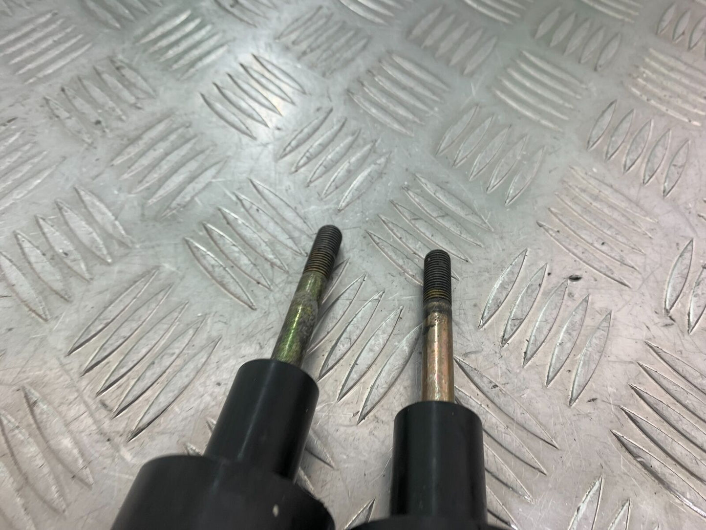 HONDA CBR1100 BLACKBIRD CRASH BOBBINS YEAR 1999-2005 (CMB1103)