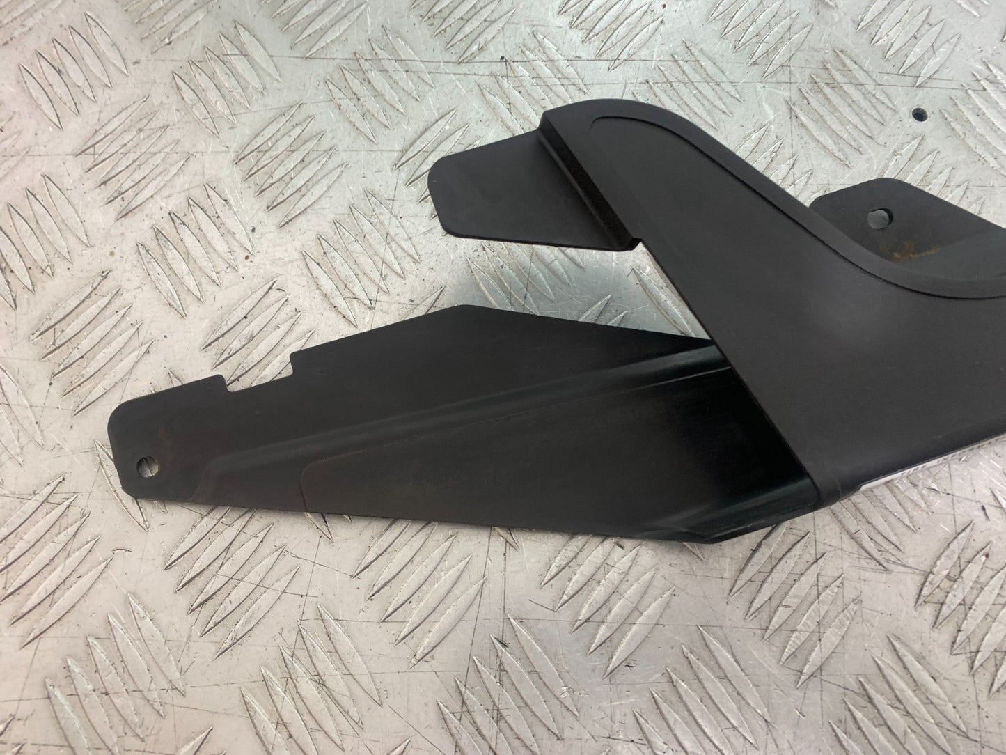 HONDA XL125 VARADERO CHAIN GUARD YEAR 2001-2006 (CMB1210)