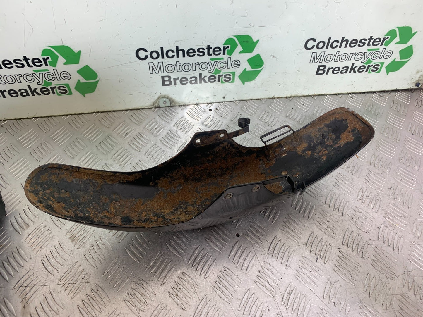 HONDA VT700 VT 700 SHADOW FRONT MUDGUARD YEAR 1984-85 (CMB1328)
