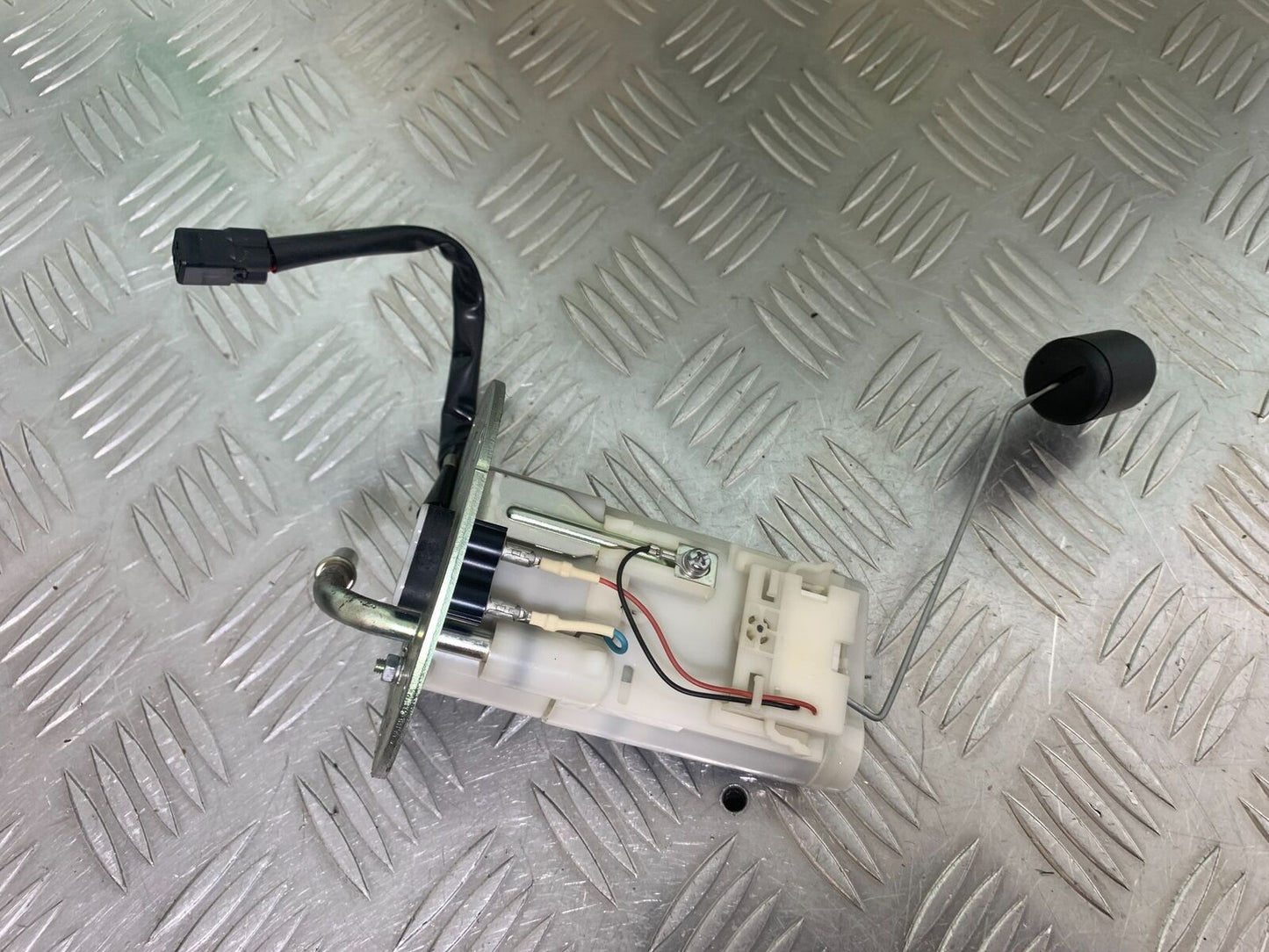 KAWASAKI Z300 ER300 PETROL PUMP YEAR 2016-2018 (CMB1056)
