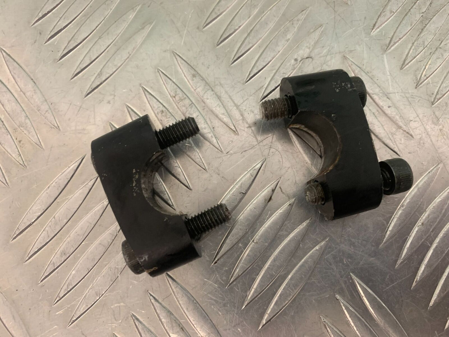 YAMAHA TDR250 TDR 250 HANDLEBAR CLAMPS YEAR 1988-1992 (STOCK 976)
