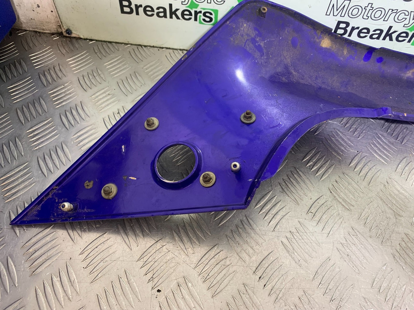 TRIUMPH TROPHY 900 LEFT SEAT PANEL YEAR 1991-95 (CMB1251)