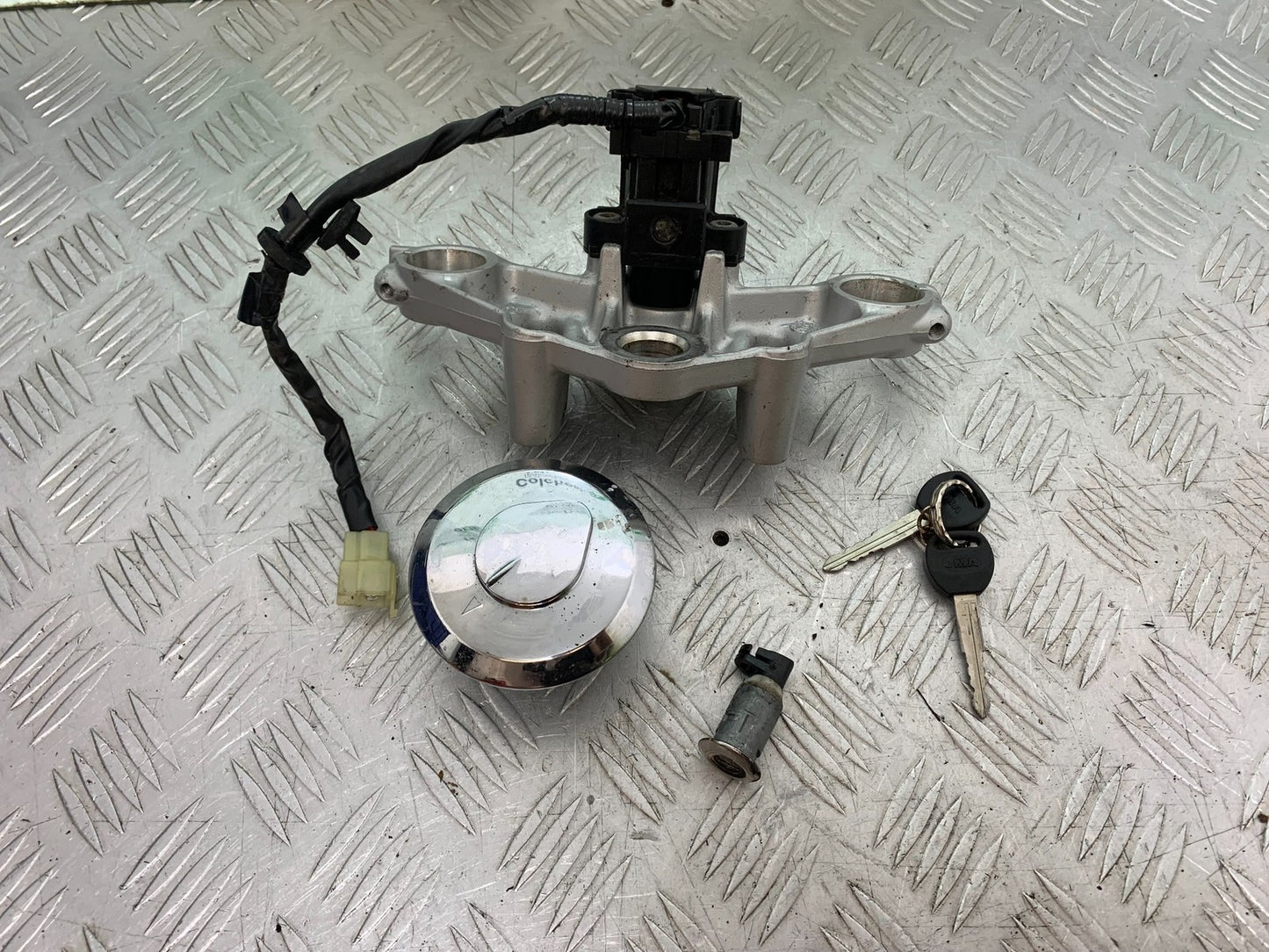 HONDA XL125 VARADERO LOCKS AND KEYS YEAR 2001-2006 (CMB1304)