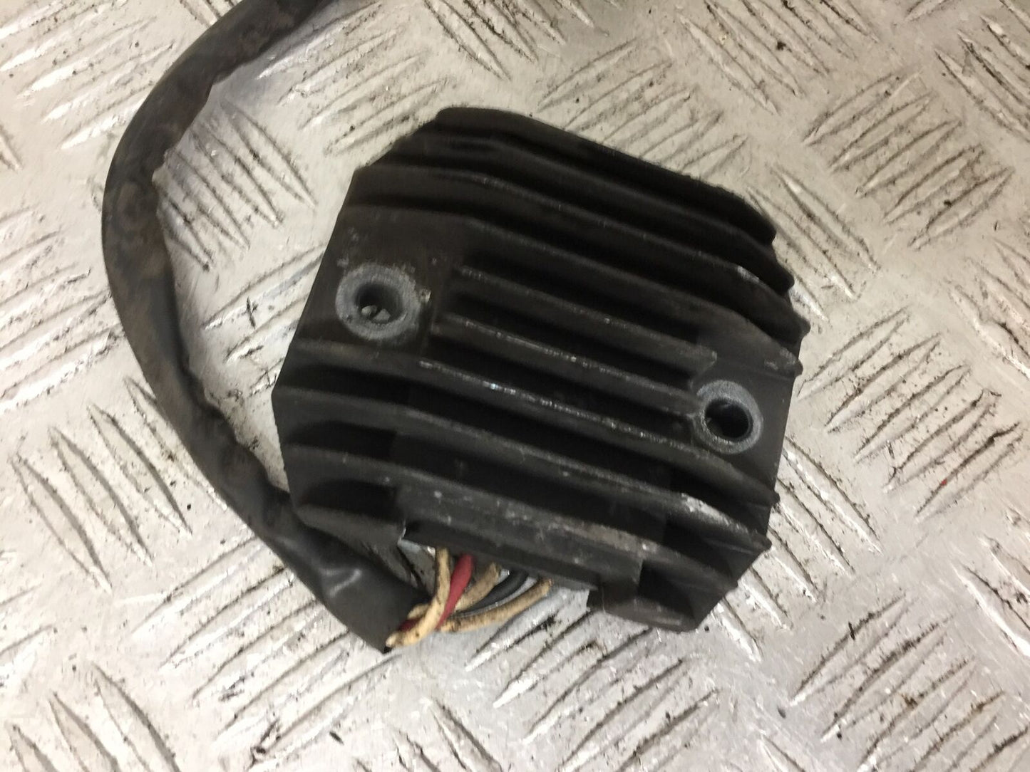 YAMAHA FZS600 FAZER 600 REGULATOR YEAR 1998-2001(STOCK 878)