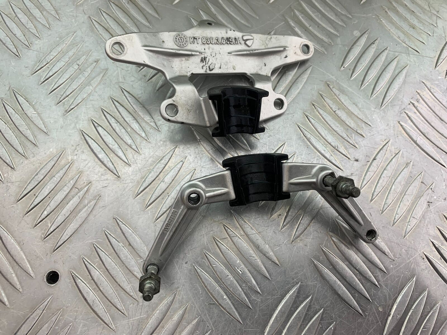 DUCATI 1199 PANIGALE PETROL TANK HOLDER BRACKET YEAR 2012-2014 (CMB1047)
