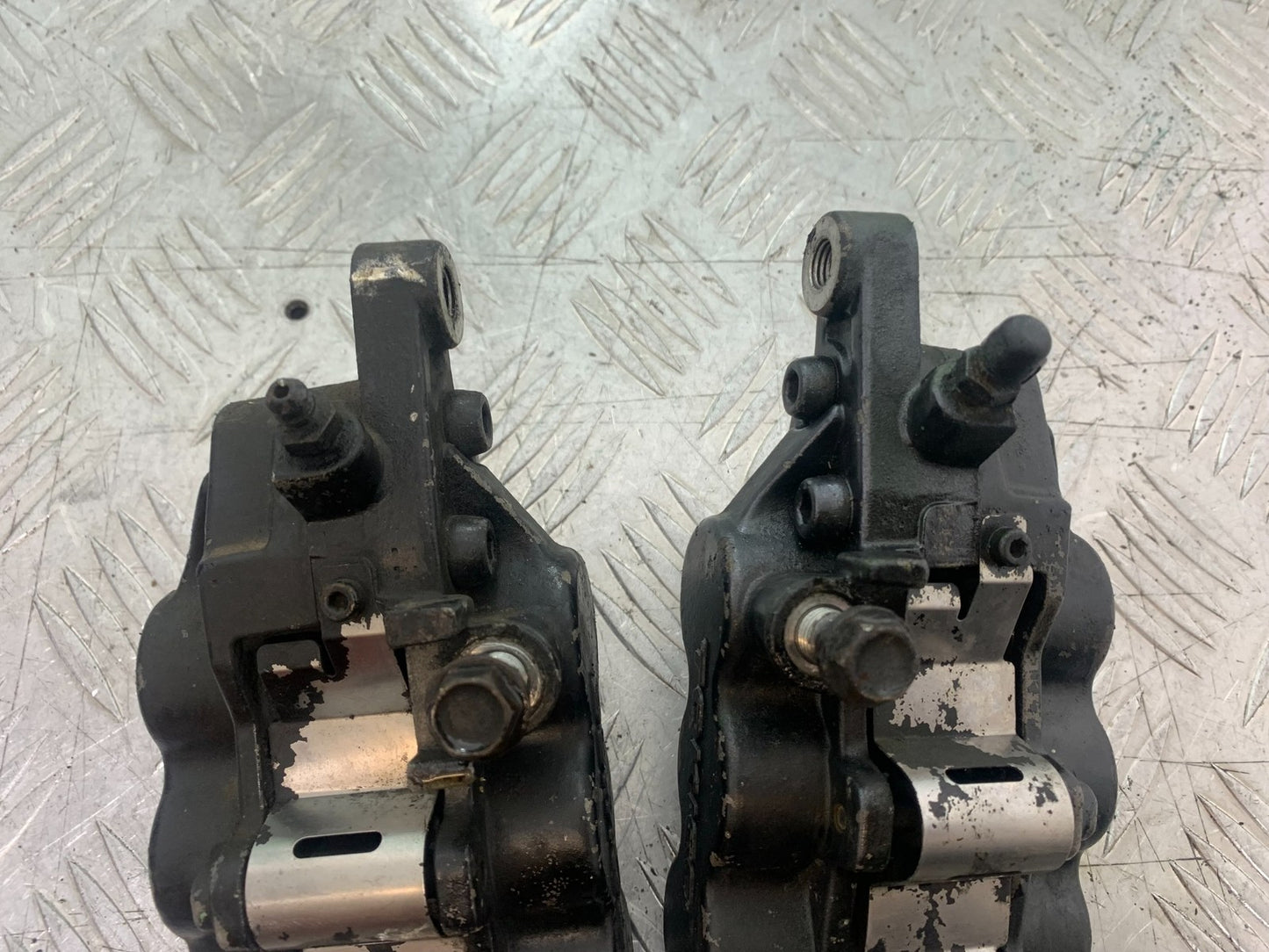 KAWASAKI ZX9R ZX9 C FRONT BRAKE CALIPERS YEAR 1998-99 (CMB1213)