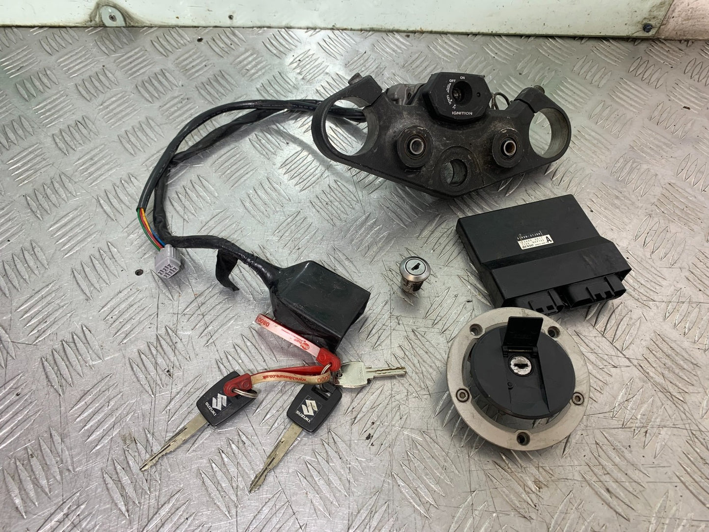 SUZUKI DL1000 V-STROM ECU LOCKS KEYS YEAR 2014-2019 (CMB1325)