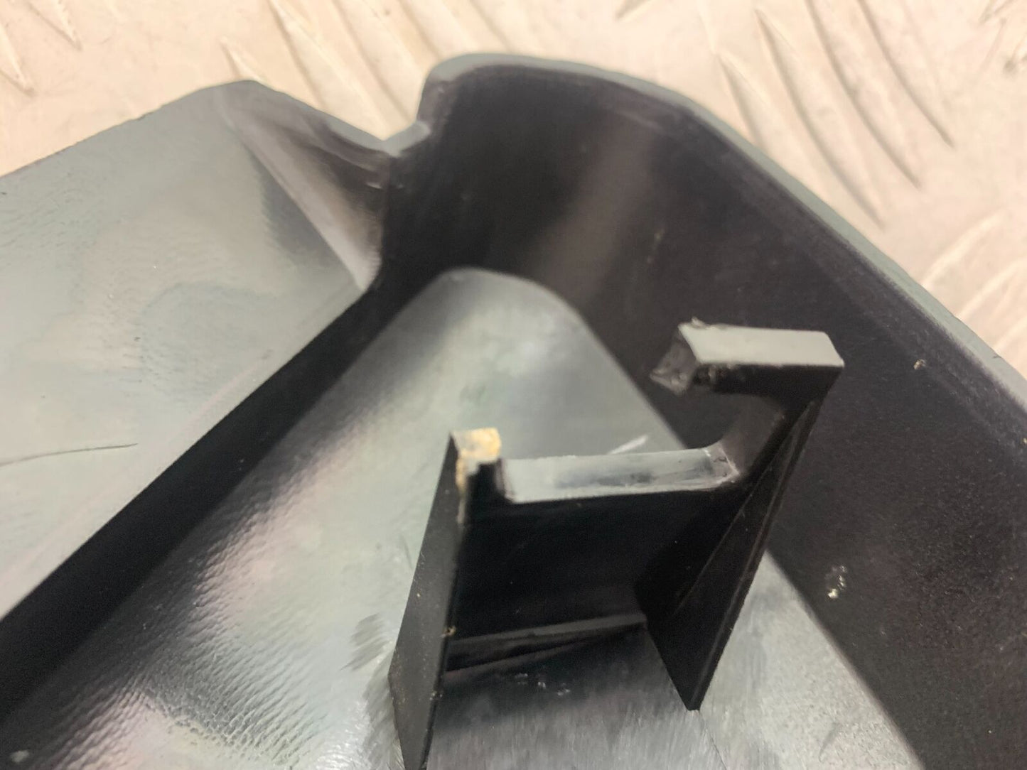 YAMAHA YBR125 YBR 125 RIGHT SEAT PANEL YEAR 2005-2007 (CMB1109)