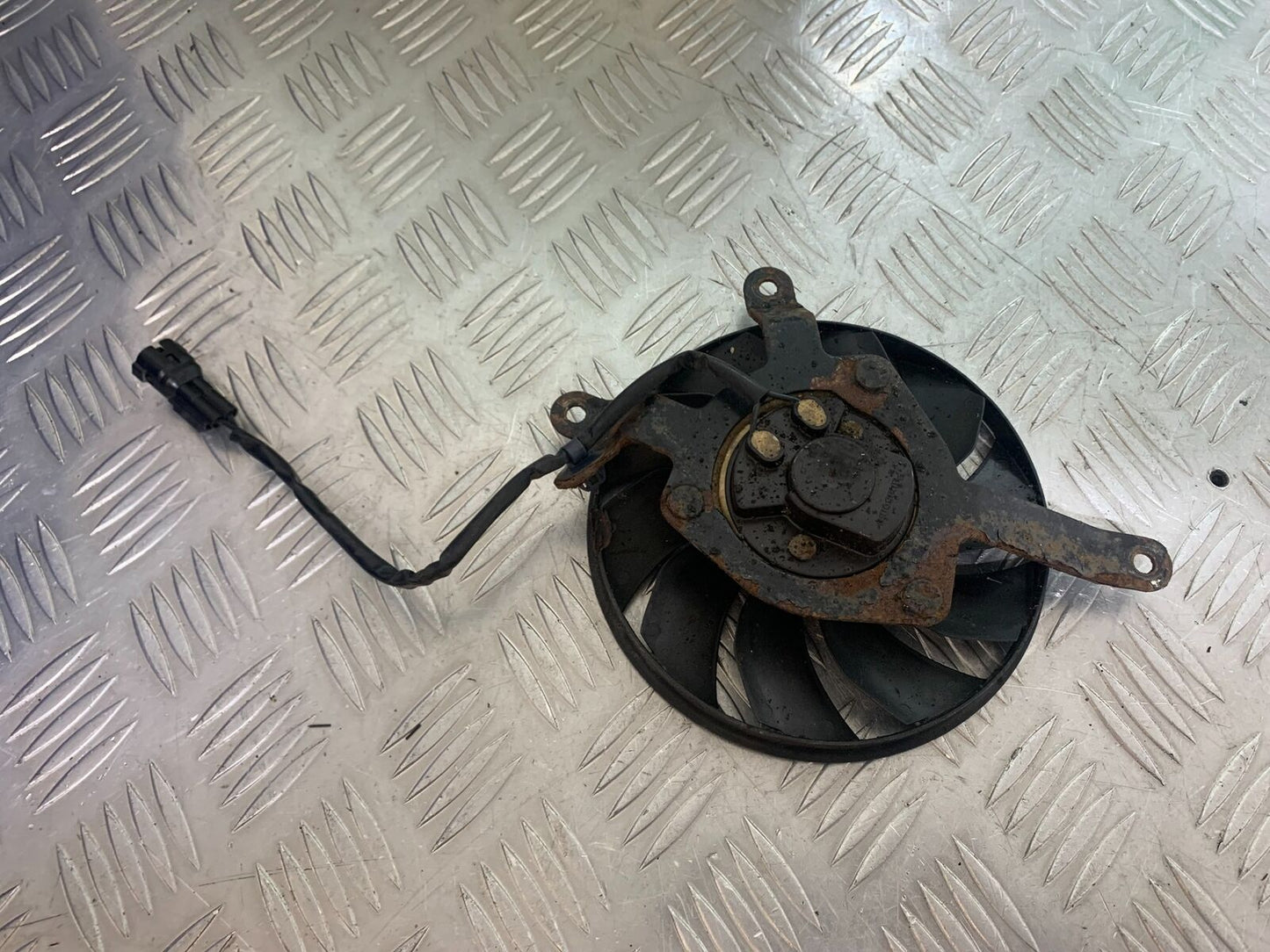 HONDA CBR650 F CBR 650F RADIATOR FAN YEAR 2014-17 (CMB1130)