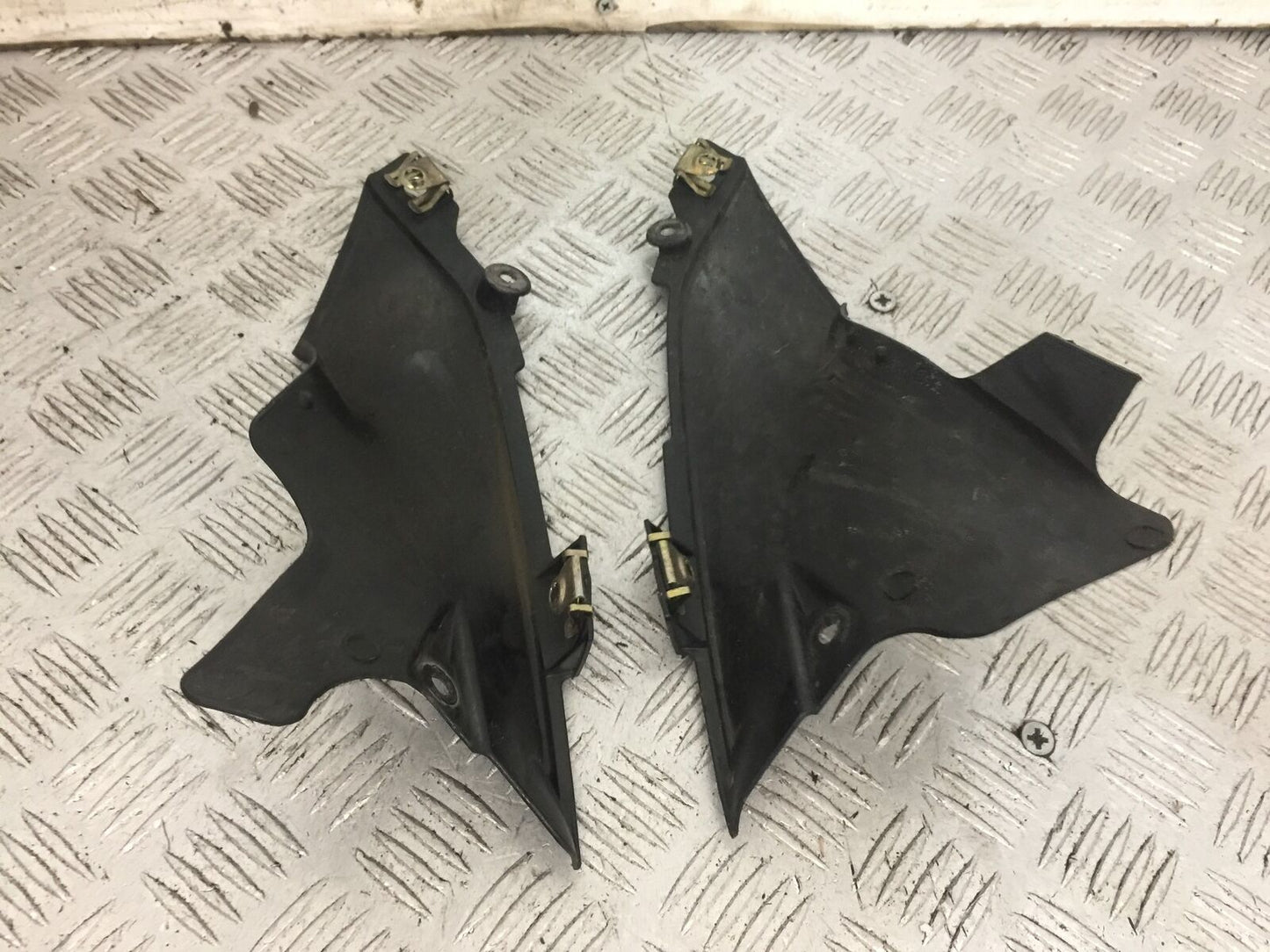 YAMAHA YZF R1 5VY INFILLS YEAR 2004-2006 (STOCK 748)