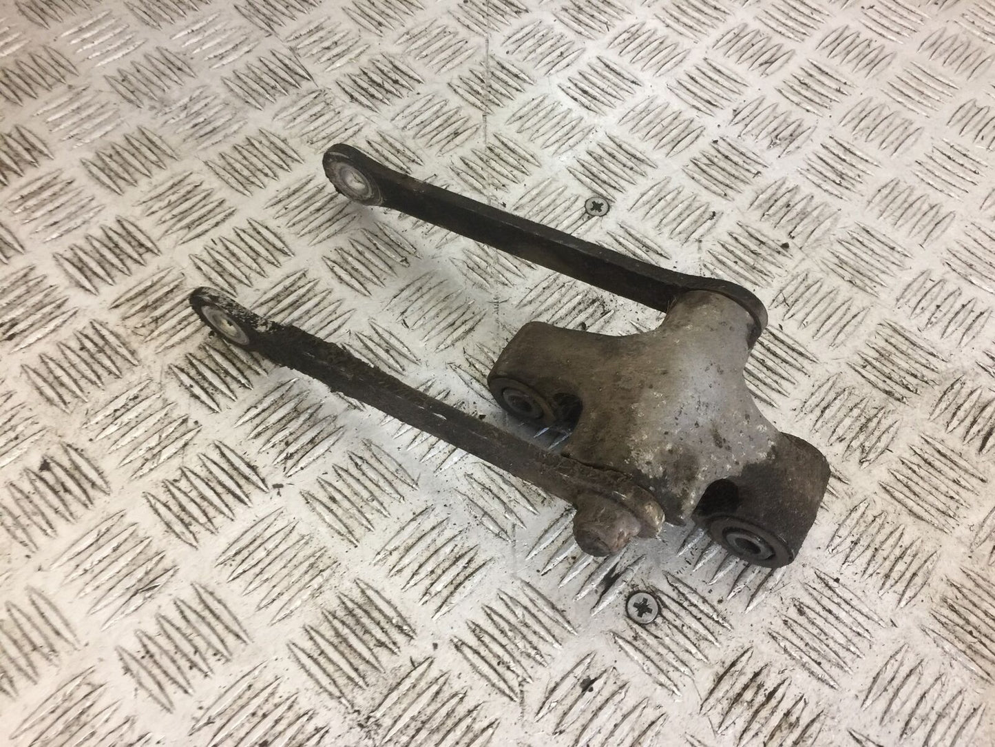 KAWASAKI ZX6R ZX6 G REAR SHOCK LINKAGE YEAR 1998-99 (STOCK 699)