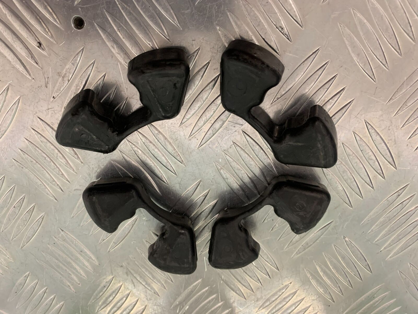 KAWASAKI Z750 Z 750 CUSH DRIVE RUBBERS YEAR 2004-2006 (STOCK 963)