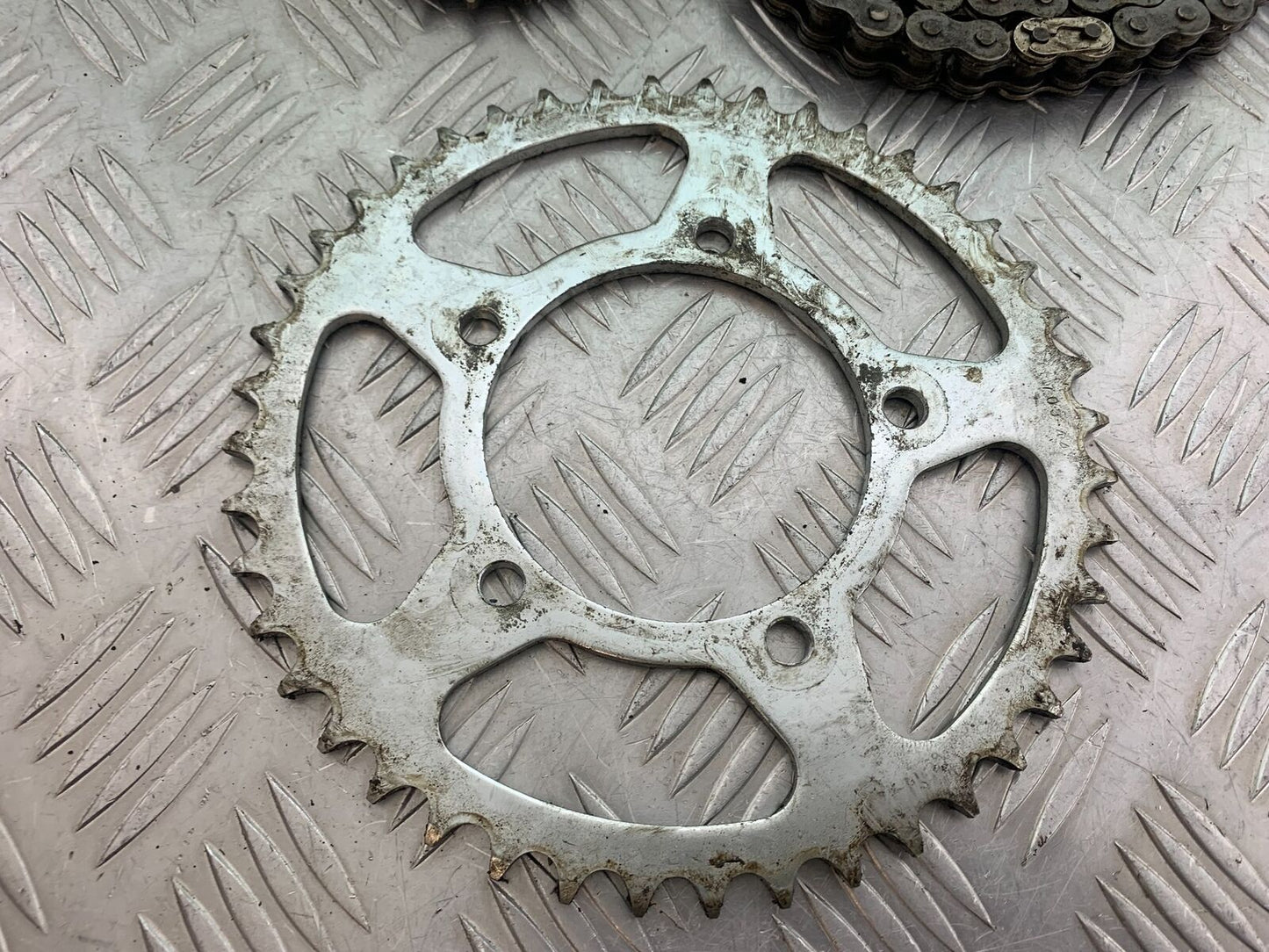 APRILIA 650 PAGASO STRADA CHAIN AND SPROCKET YEAR 2005-2010 (CMB1057)
