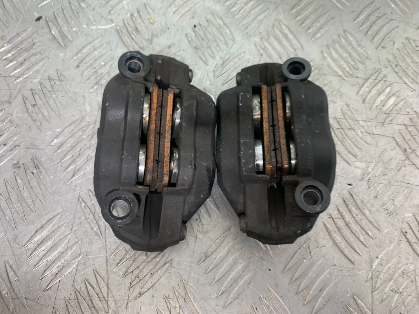 HONDA CBR1000 rr FIREBLADE FRONT BRAKE CALIPERS YEAR 2006 (CMB1220)