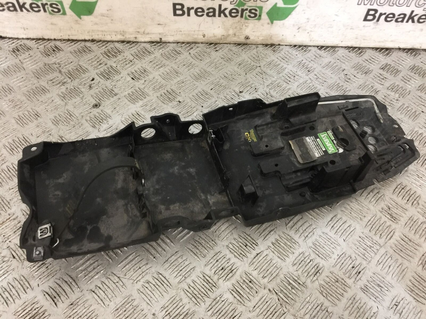 TRIUMPH 675 STREET TRIPLE UNDERTRAY YEAR 2016 (STOCK 812)