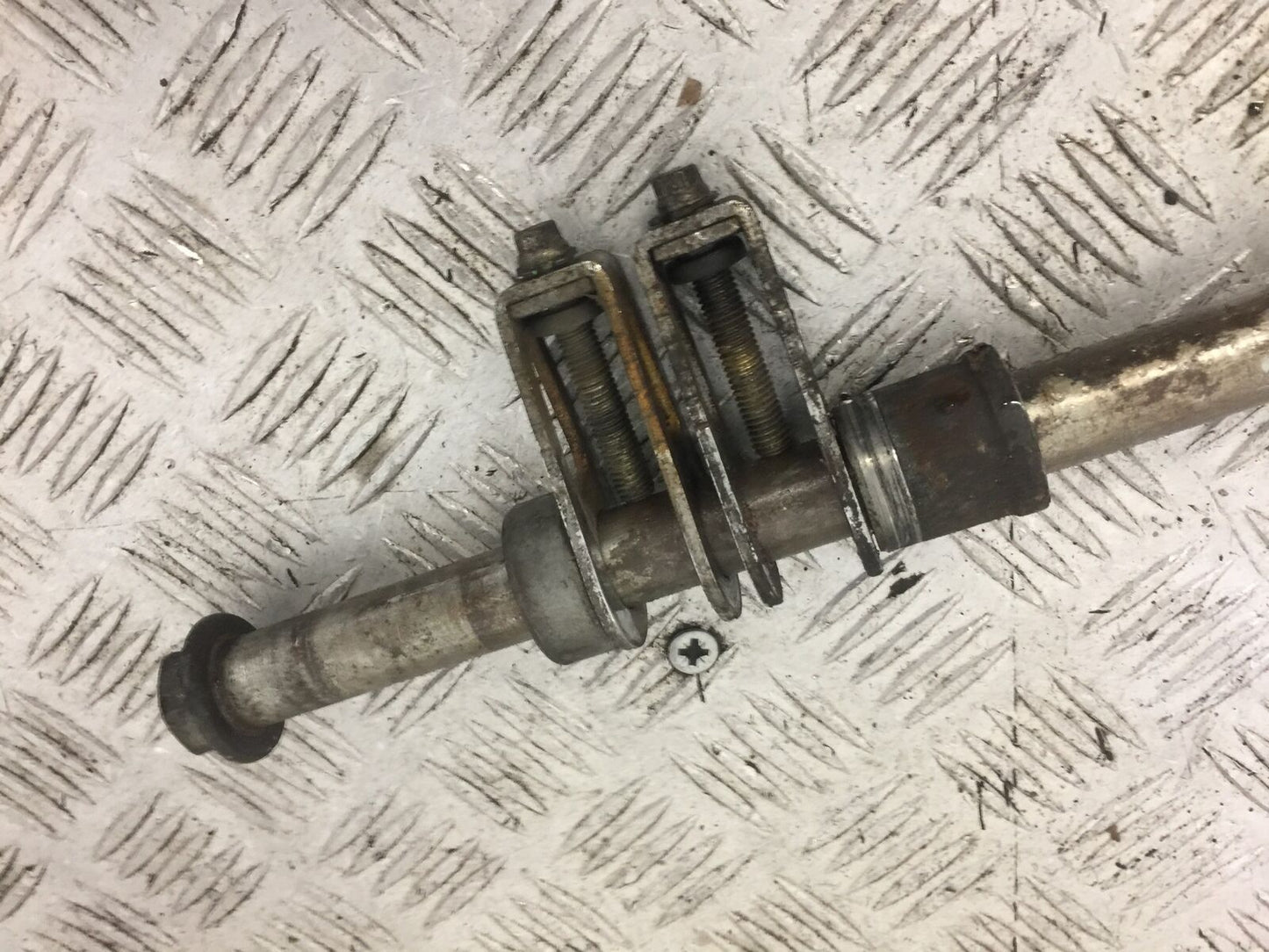 HONDA VT750 VT 750 SHADOW REAR WHEEL SPINDLE YEAR 1998-99 (STOCK 685)