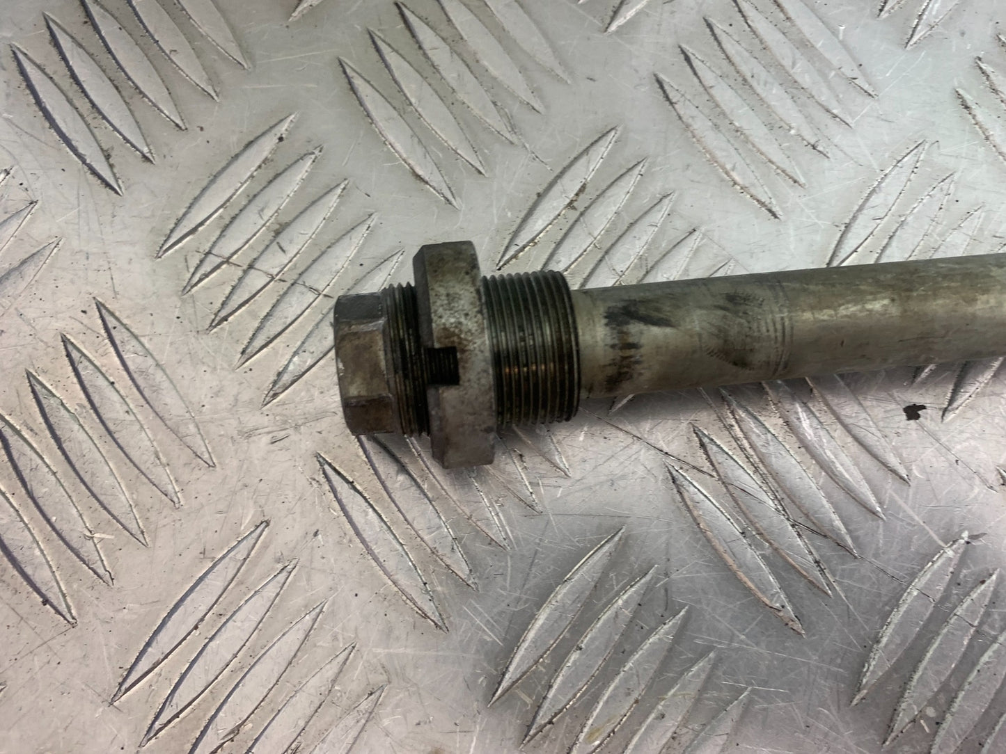 SUZUKI SV650 SV 650 mk1 SWINGARM SPINDLE YEAR 1999-2002 (CMB1160)