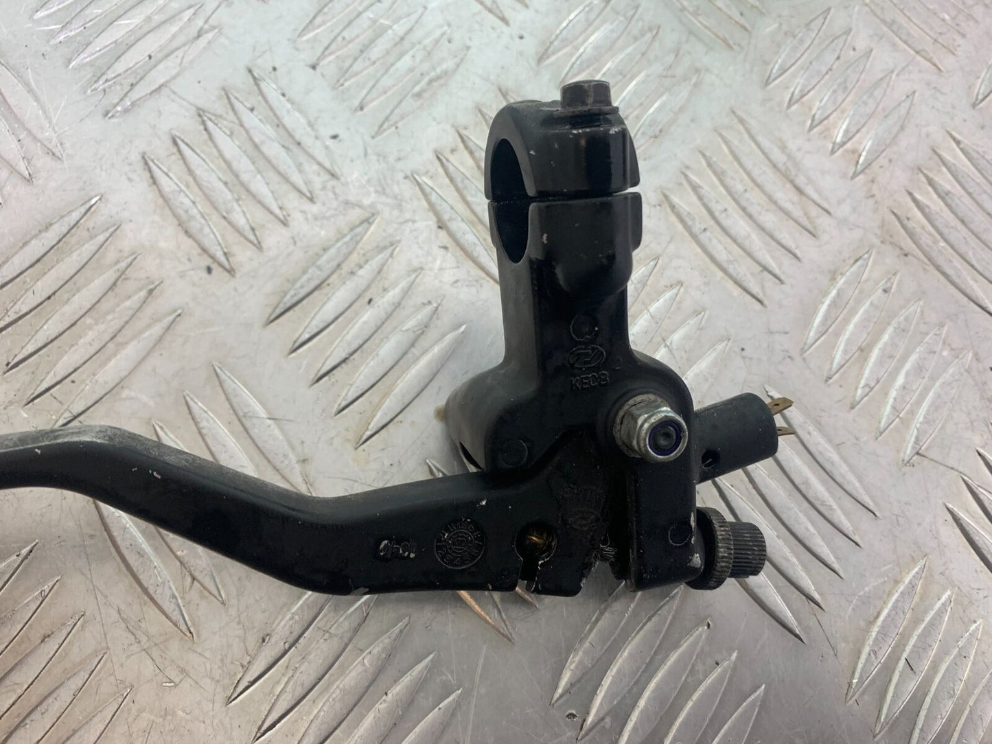 AJS DD125 REGAL RAPTOR CLUTCH LEVER AND BRACKET YEAR 2007 (CMB1061)