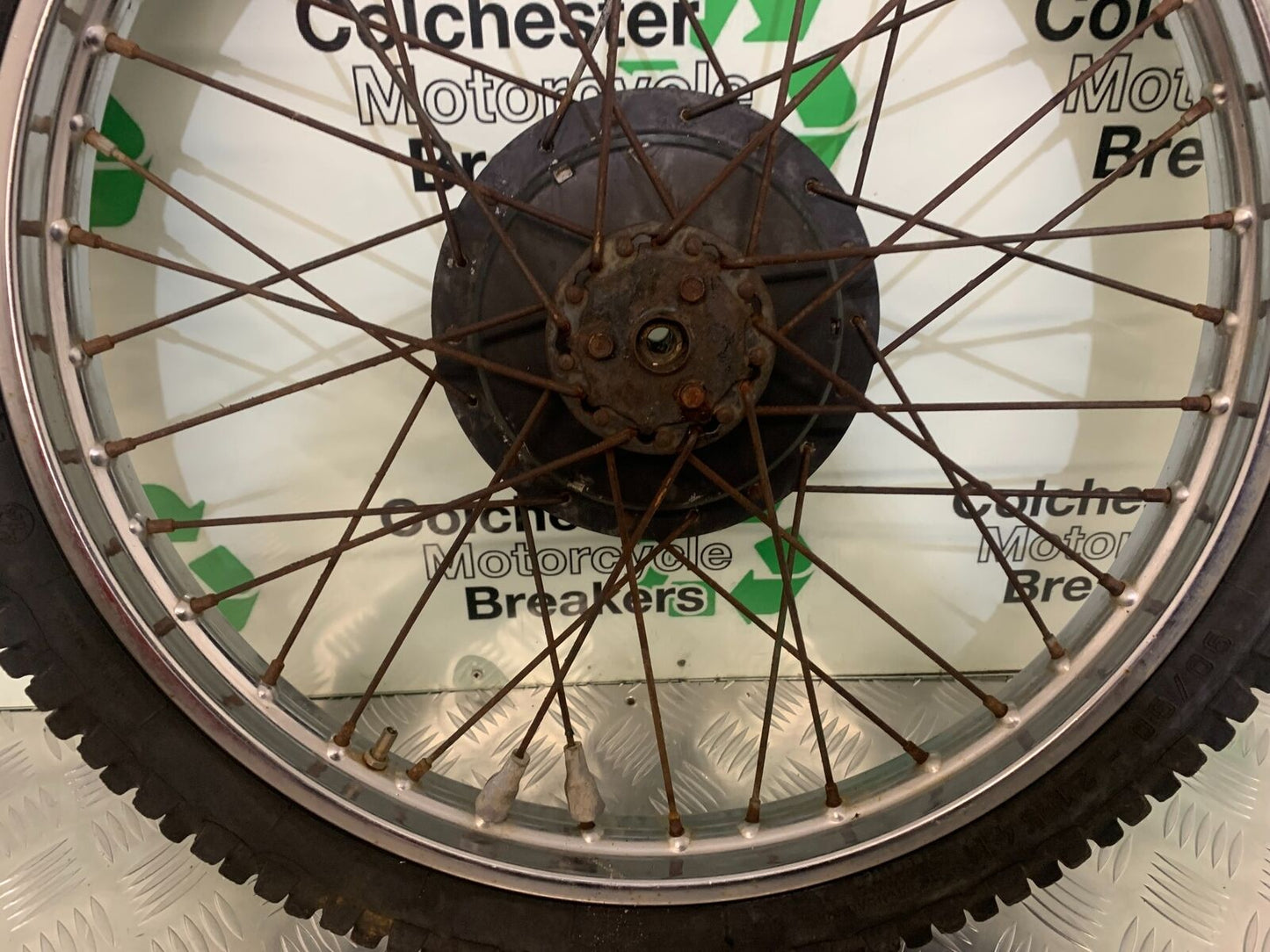 YAMAHA TT250 TT 250 FRONT WHEEL YEAR 1980-1982 (STOCK 944)